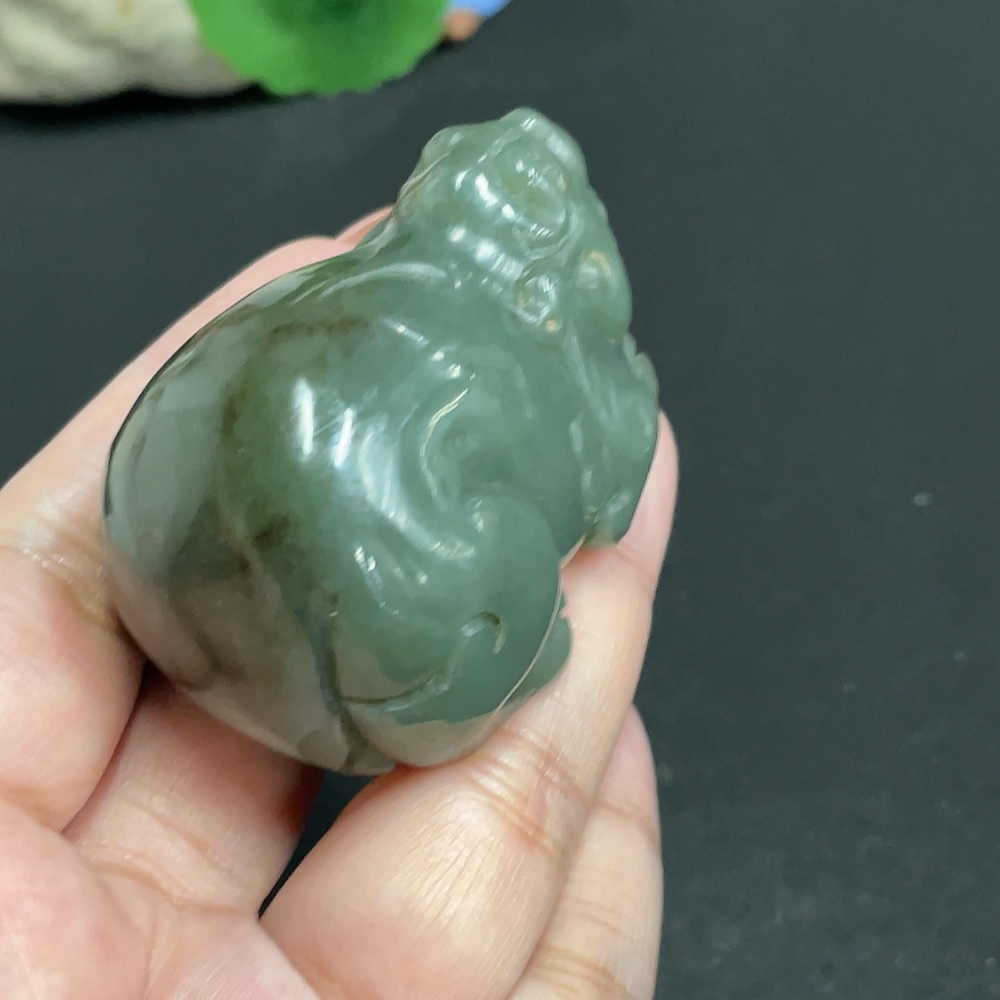 H34004017 Hetian Jade Handheld Ornament - Auspicious Beast, Total Weight Approx. 114.7g