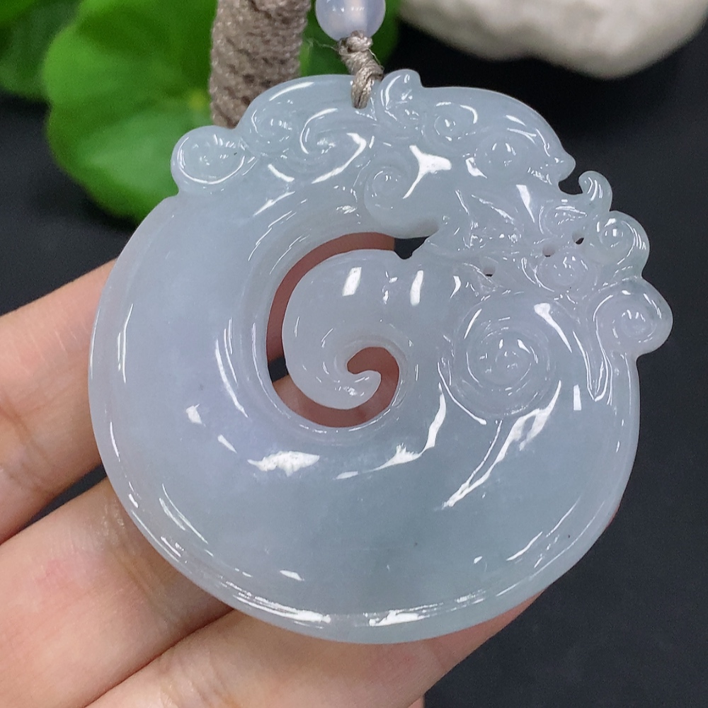 F31686127 Jadeitependant with a total weight of approximately 37.6g (accompanying beads non-A)