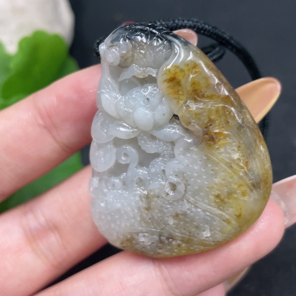 H31672182 Hetian Jade Seed Material Pendant - Abundance Every Year, Contains Other Mineral Components, Undetermined Skin Color Origin, Total Weight (Including Rope) Approx. 28.6g