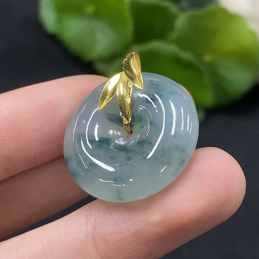 F34027918 Jadeite Peace Knot Pendant with 75% Gold, Total Weight Approx. 8.2g