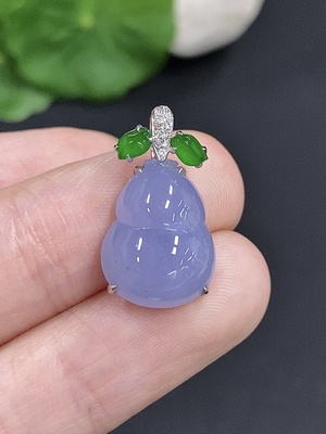 F42967075 翡翠葫芦镶嵌吊坠 18k金 货品总重量约3.4克 配镶钻石