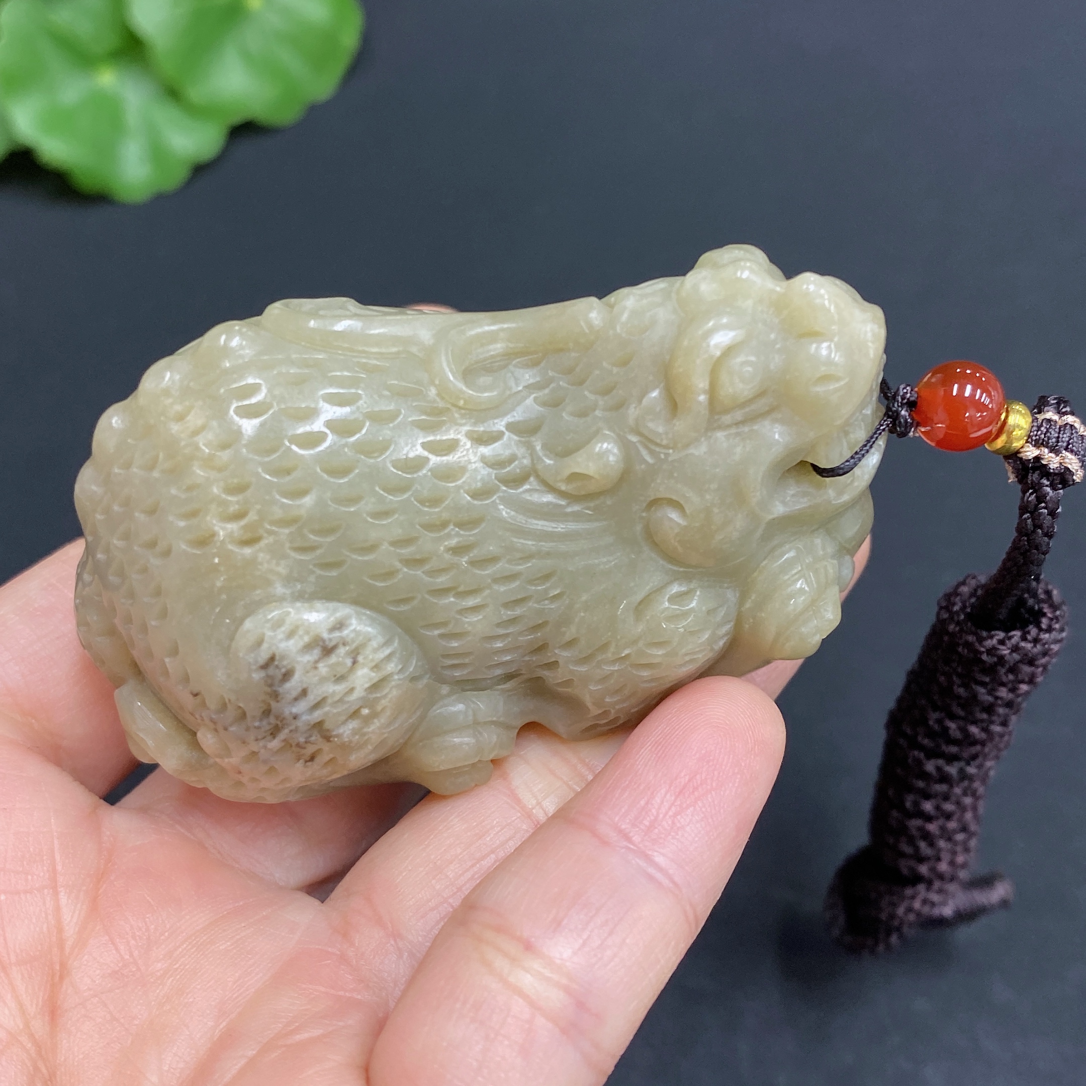 H28281557 Hetian Jade Pendant: Auspicious Beast
