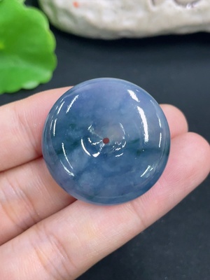 F46515692 翡翠挂件      平安扣    货品总重约13.8g
