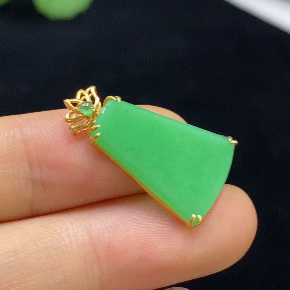 F34948676 Jadeite Plain Pendant with 18k Gold, Total Weight Approx. 1.4g