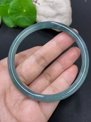F46557886 翡翠圆条手镯 圈口60.4 货品总重约20.4克