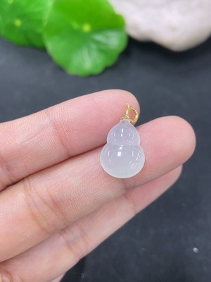F46569577 翡翠葫芦挂件 18k金扣头  货品总重约1.12g
