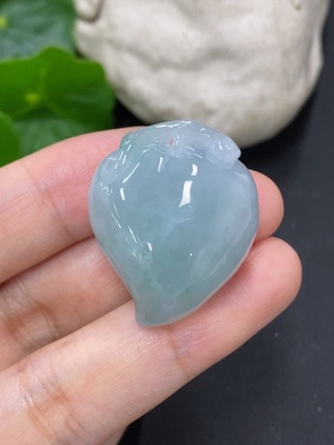 F42955697 翡翠桃子挂件 货品总重约18.6克