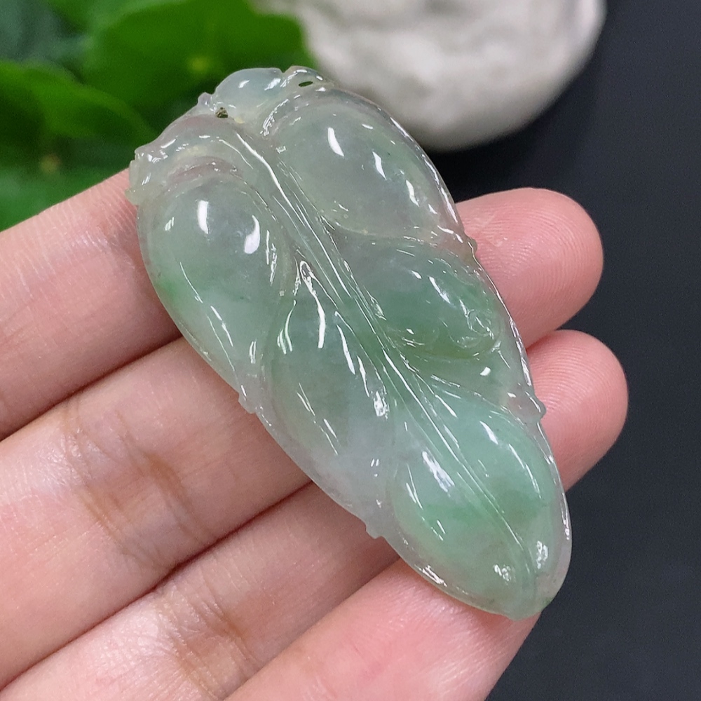 F34050247 Jadeite Leaf Pendant Total Weight Approx. 10.7g