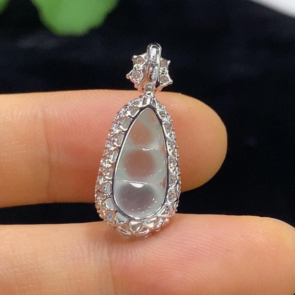 F34974227 Jadeite Auspicious Bean Pendant Set in 18k Gold with Diamond Accents, Total Weight Approximately 2.3g