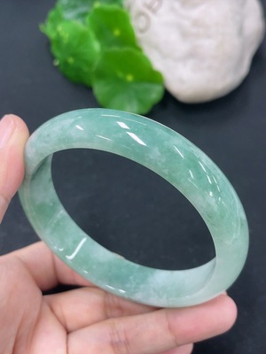 F46569044 翡翠正圈手镯 圈口60.5mm 货品总约重55.19g