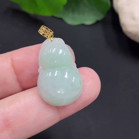F29397288 Jadeite Gourd Pendant 18K Gold Total Weight Approx. 3.4g