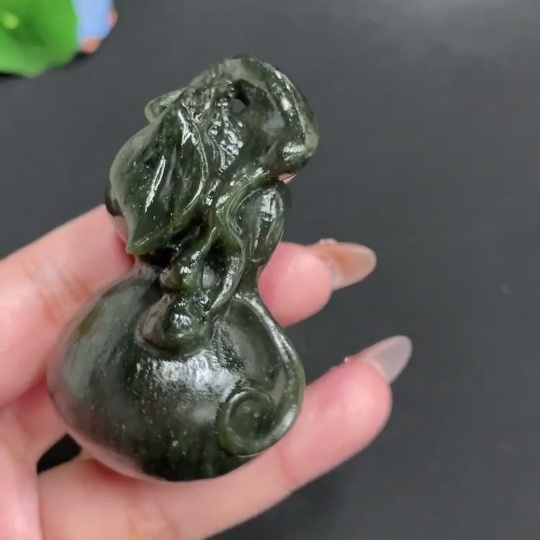 H31678051 Hetian Jade Handheld Piece Gourd Total Weight Approx. 117.2g