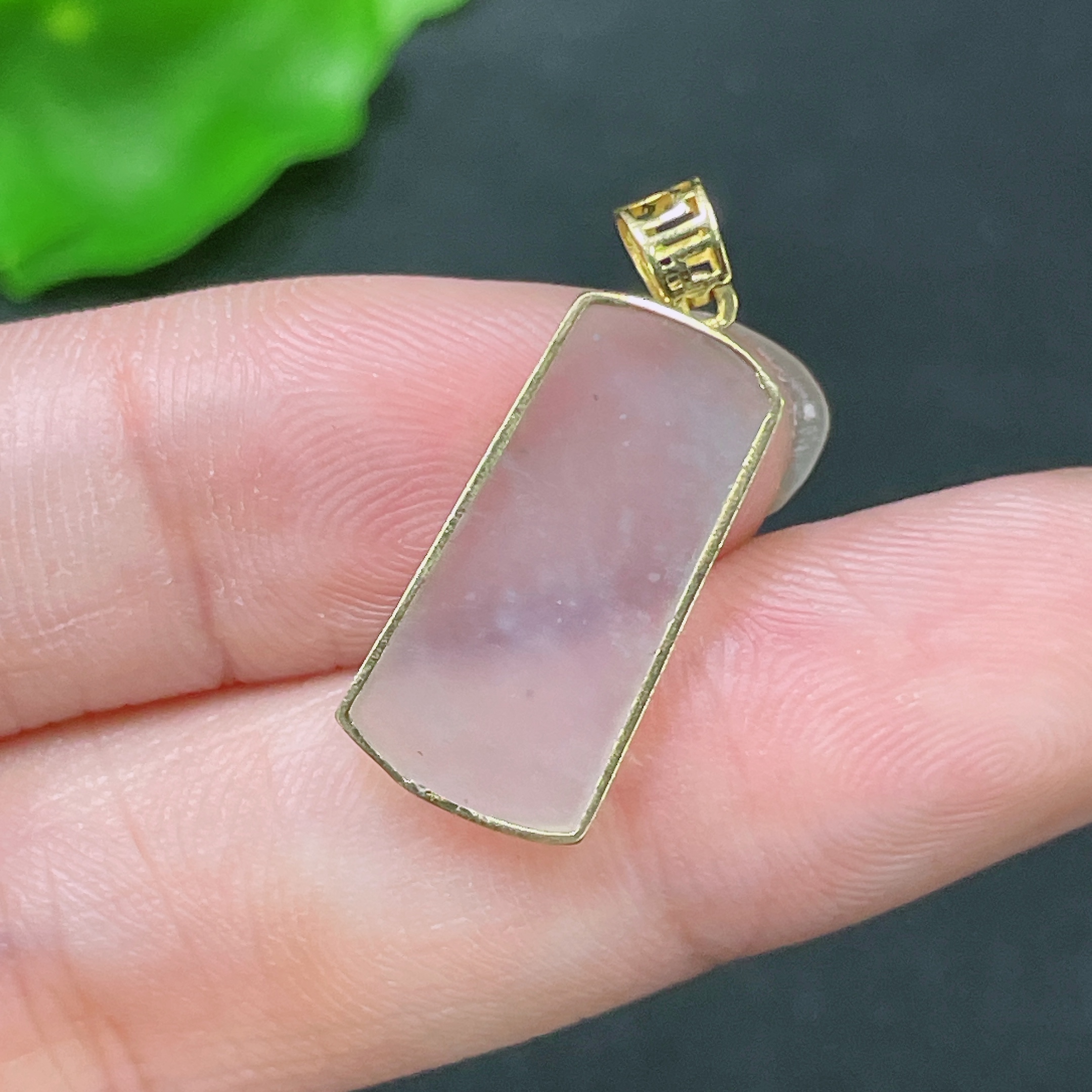 F33894198 Jadeite Pendant with 18K Gold Setting, Total Weight Approx. 1.4g