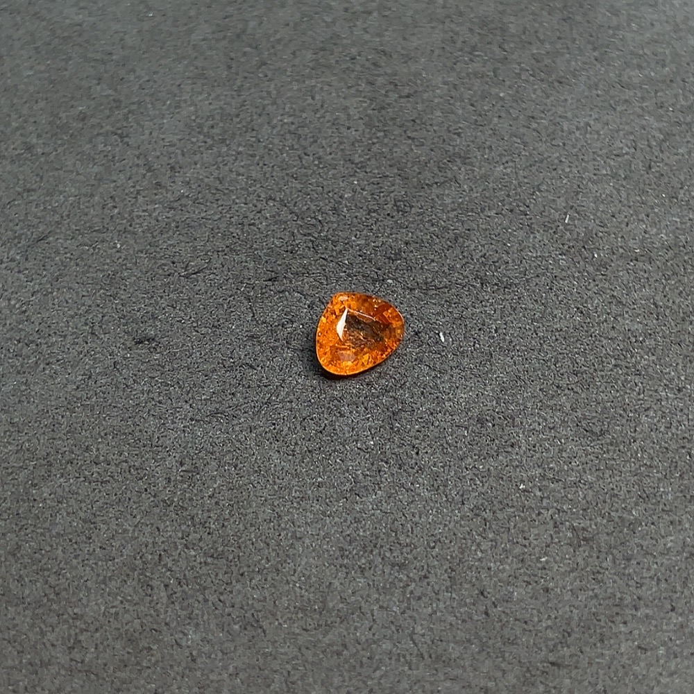 C33921511 Garnet loose stone, total weight about 1.42 carats