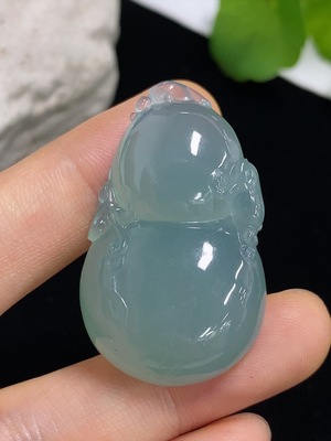 F41941363 翡翠葫芦挂件 货品总重约18.25克
