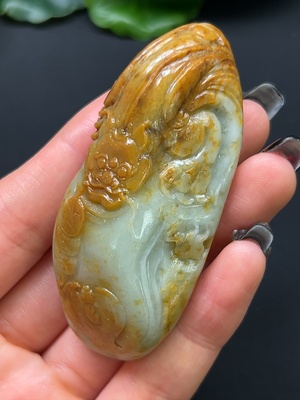 H46529945 和田玉貔貅挂件 颜色成因未定 含其他矿物成分 总重约74.72g