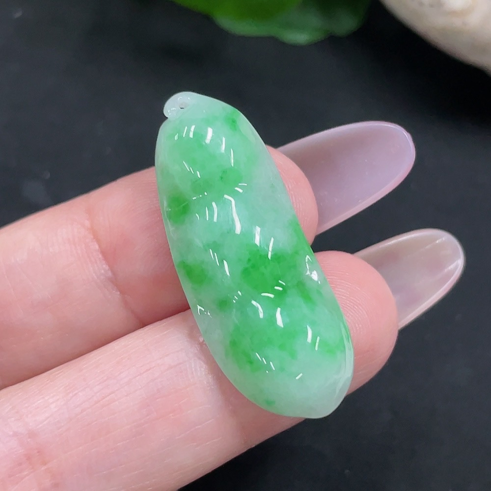 F35128093 Jadeite Lucky Bean Pendant Total Weight Approximately 4.19g