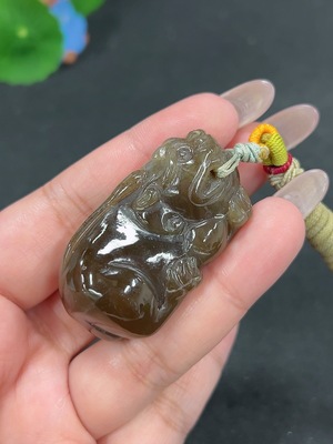 H41939182 和田玉挂件 瑞兽 货品总重约[含绳]58.2g