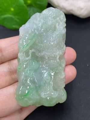 F42955385 翡翠神龙护主挂件 货品总重约50.27g