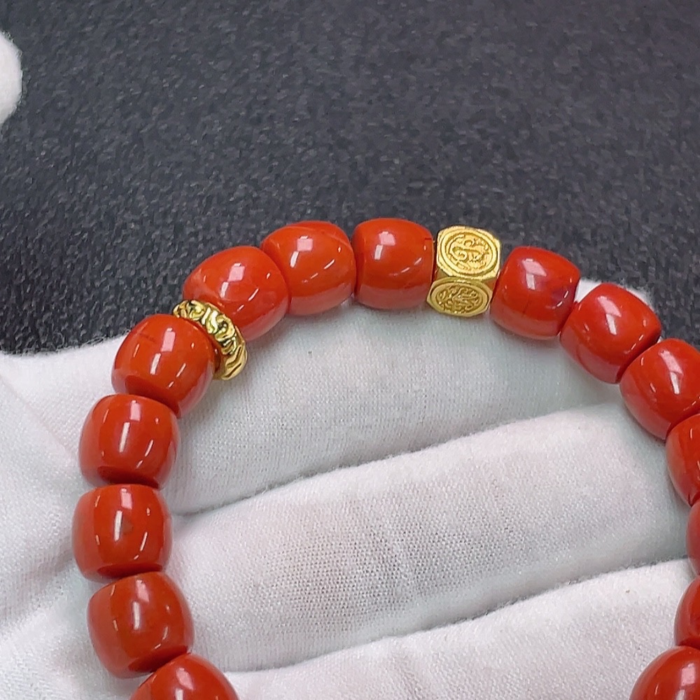 C33851092 Red Agate Bracelet with Visible Organic Matter, Non-Gold, Total Weight Approx. 30.2g, Bead Size 9.5mm