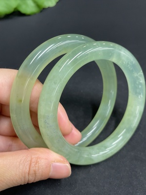 H34051864 Xiuyan Jade (Serpentine Jade) Round Bangle