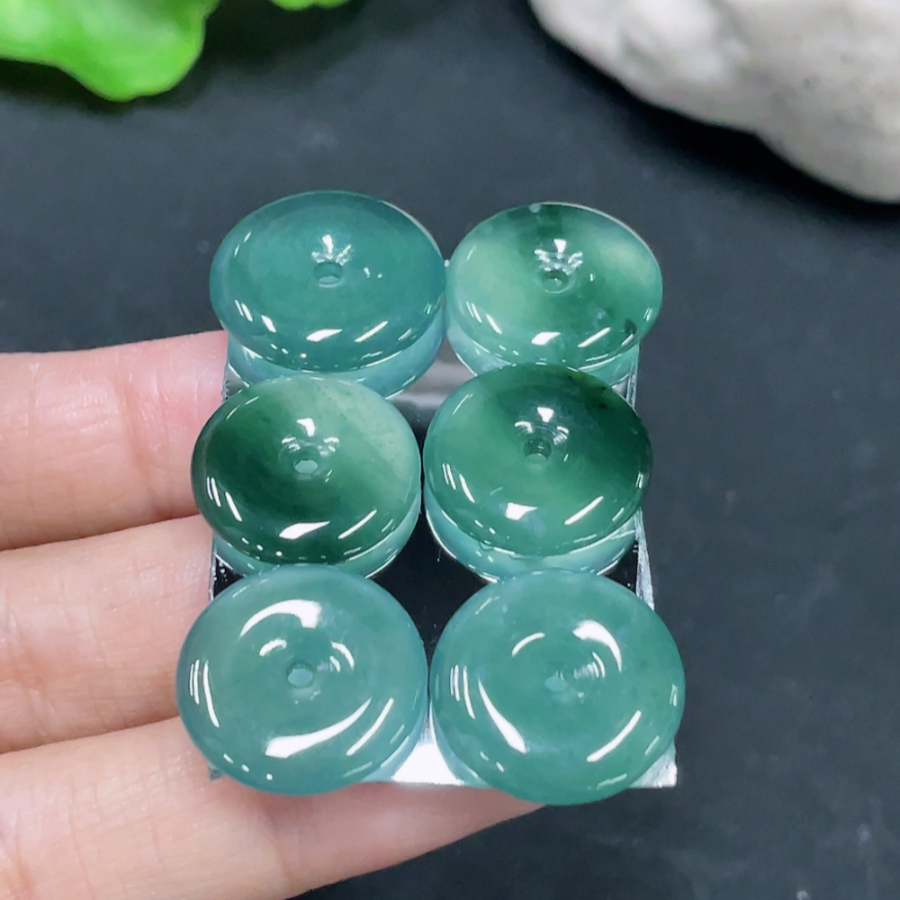 F31637418 Jadeite Pendant Sell as a Lot