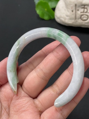 F37349379 翡翠手牌  货品总重约31g 54.7圈口