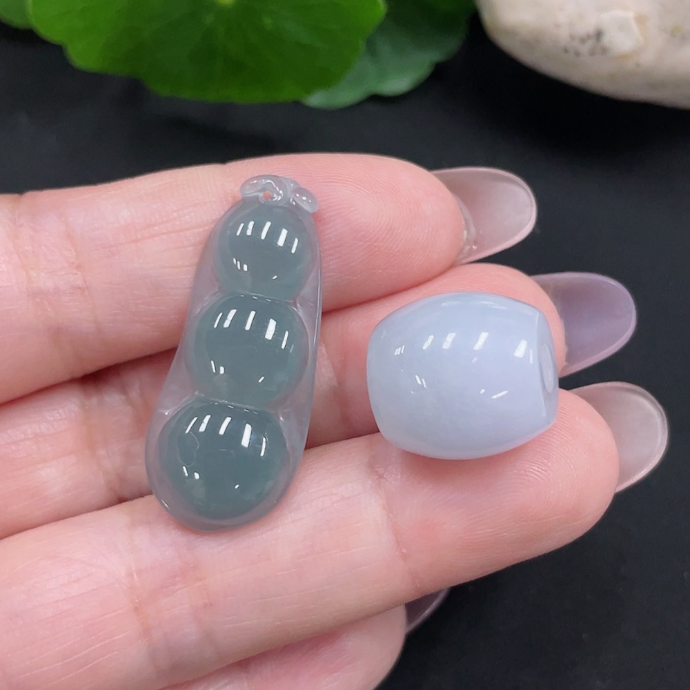 F34966860 Jadeite Pendants Sell as a Lot