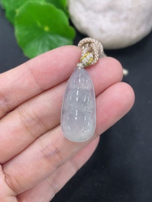 F46566711 翡翠福豆挂件 货品总重约5g