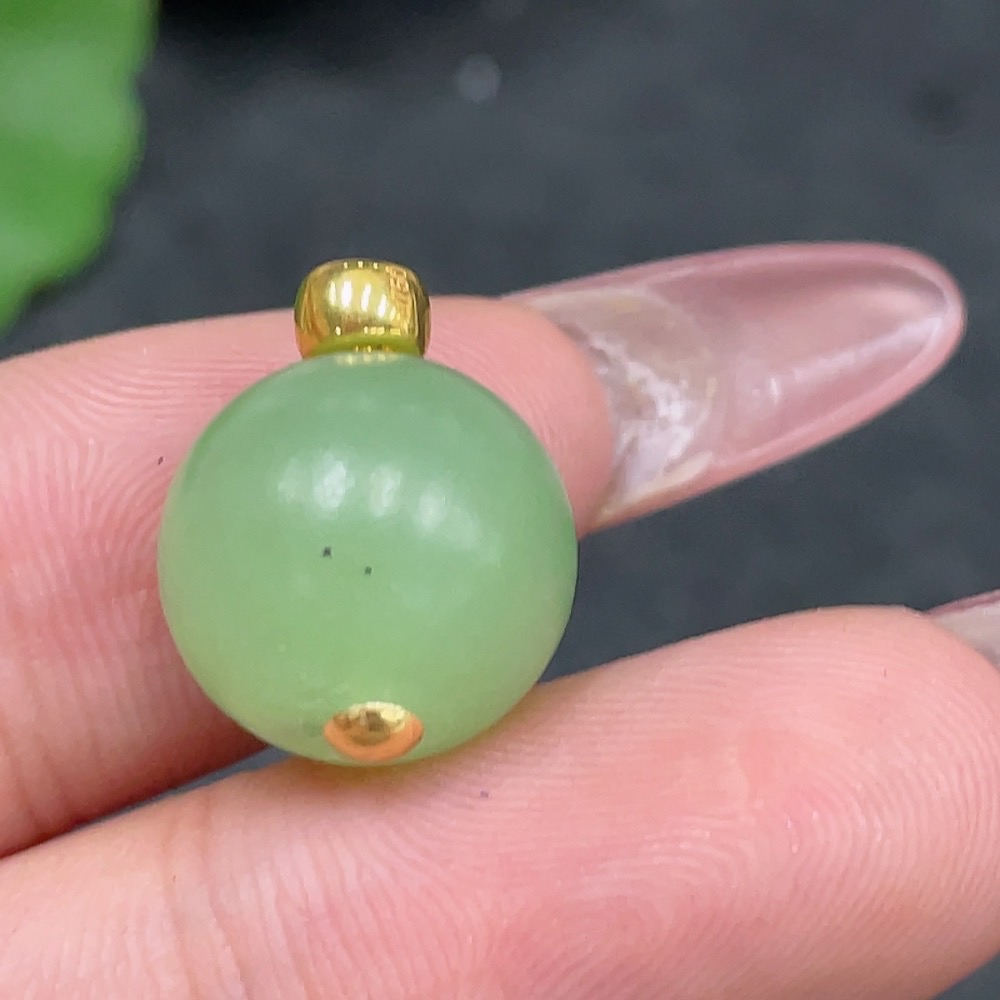 H34959331 Hetian Jade Bezel Pendant with Bead Inlay, Approx. 12mm, Suspected Gold-Plated, Total Weight Approx. 2.7g