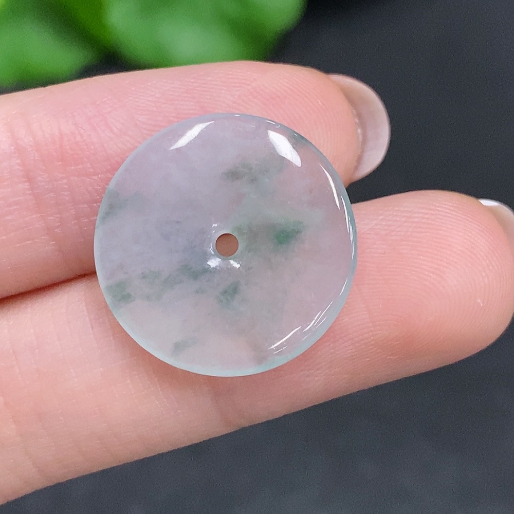 F34003742 Jadeite Peace Knot, Total Weight Approximately 2g