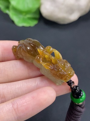 F46519445 翡翠貔貅挂件  颜色成因未定 货品总重约18.47g
