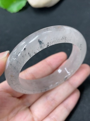H41945381 非洲翠（独龙玉）正圈手镯  圈口51   货品总重约42.1g