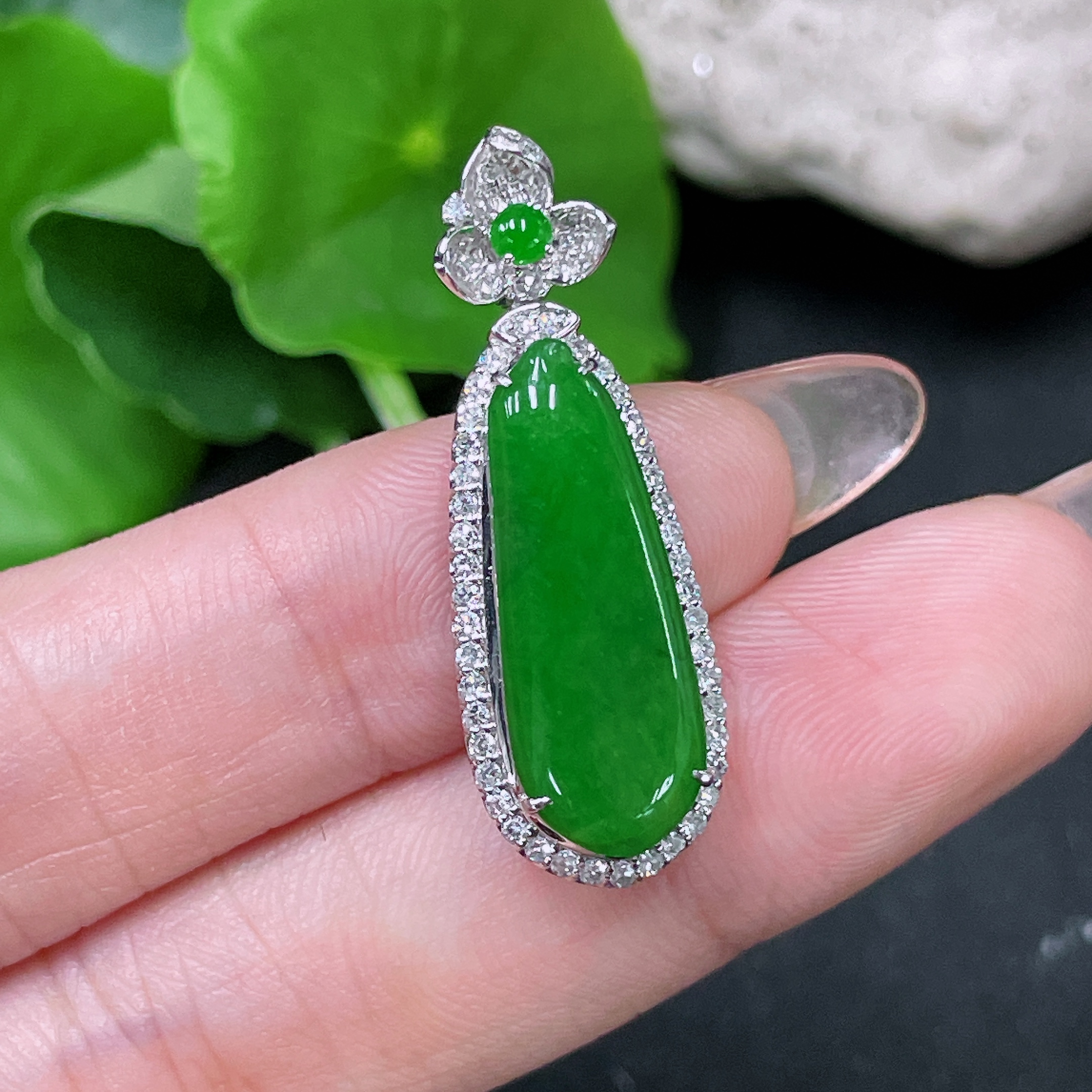 F34985123 Jadeite Inlaid Piece 18K Gold Setting with Diamond Accent Total Weight Approx. 3.51g