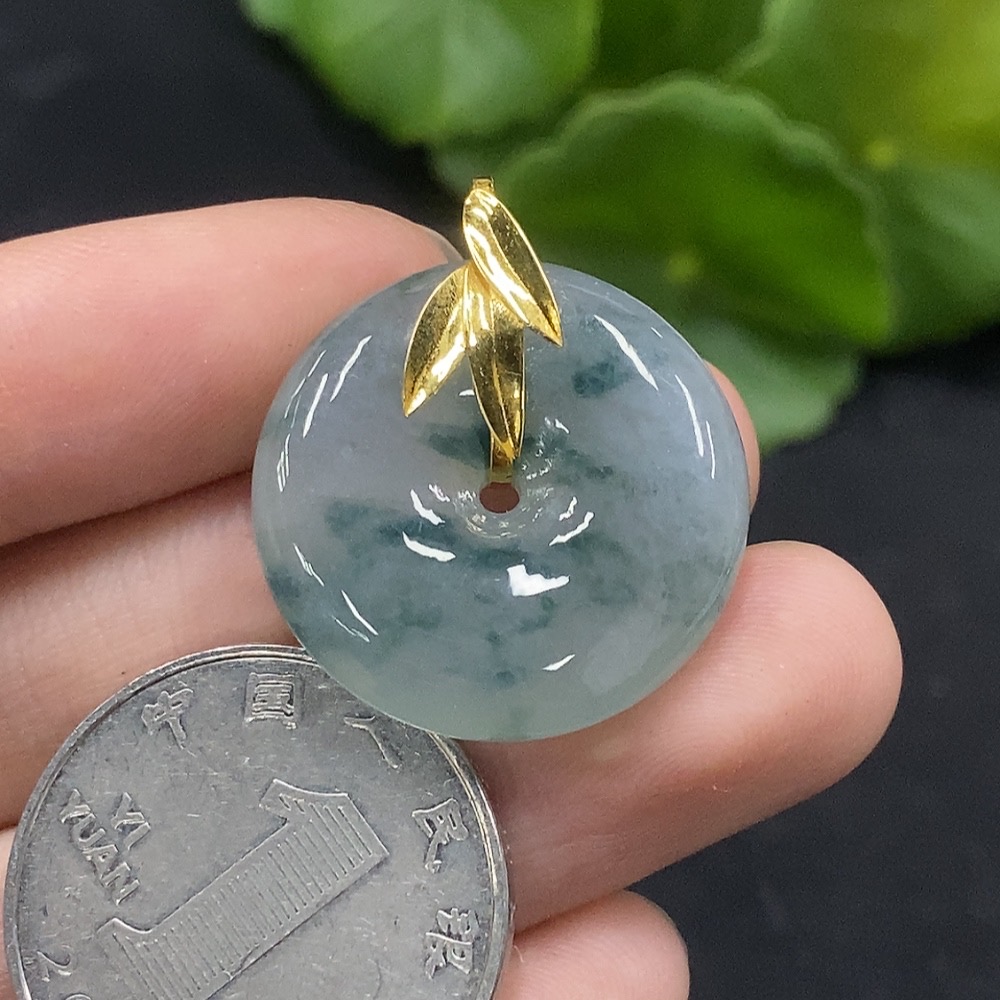 F34027918 Jadeite Peace Knot Pendant with 75% Gold, Total Weight Approx. 8.2g