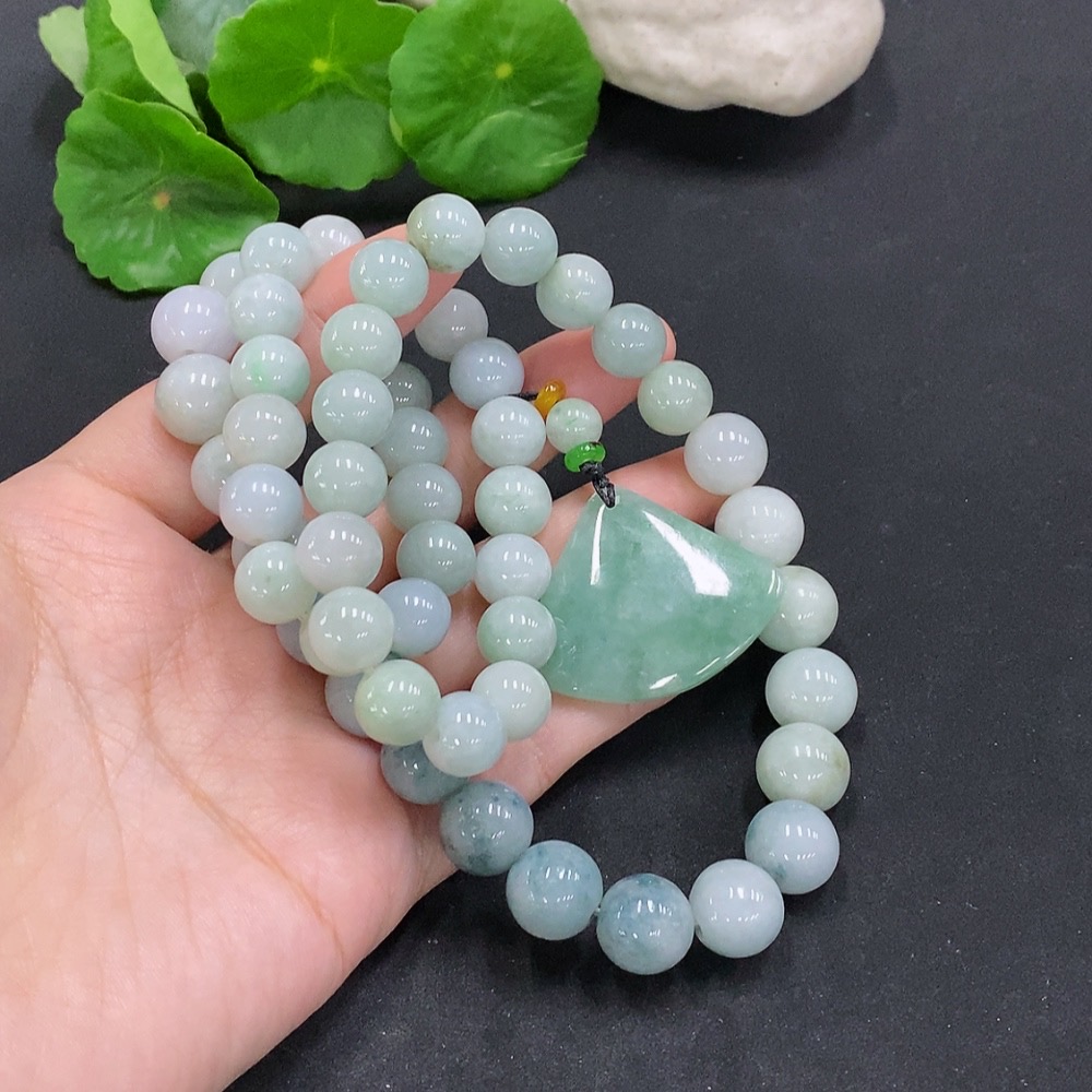 F34962515 Jadeite Freeform Pendant Total Weight Approx. 151.6g (Including Beaded Chain) Non-Jadeite Beads