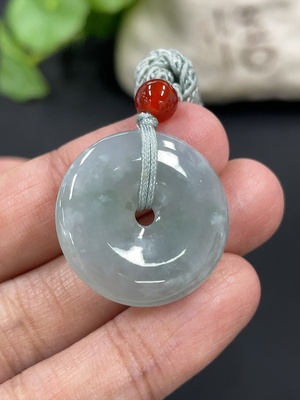 F42953235 翡翠平安扣挂件 货品总重约8.3g 配珠非A