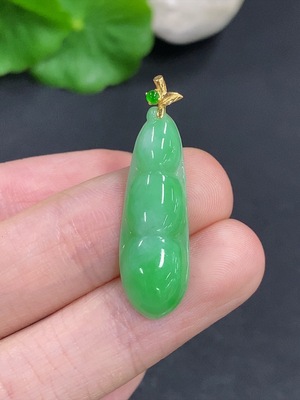 F43164841 翡翠挂件福豆 18k 货品总约重2g