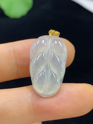 F35094616 Jadeite Leaf Pendant 18k Total Weight Approx. 2.48g