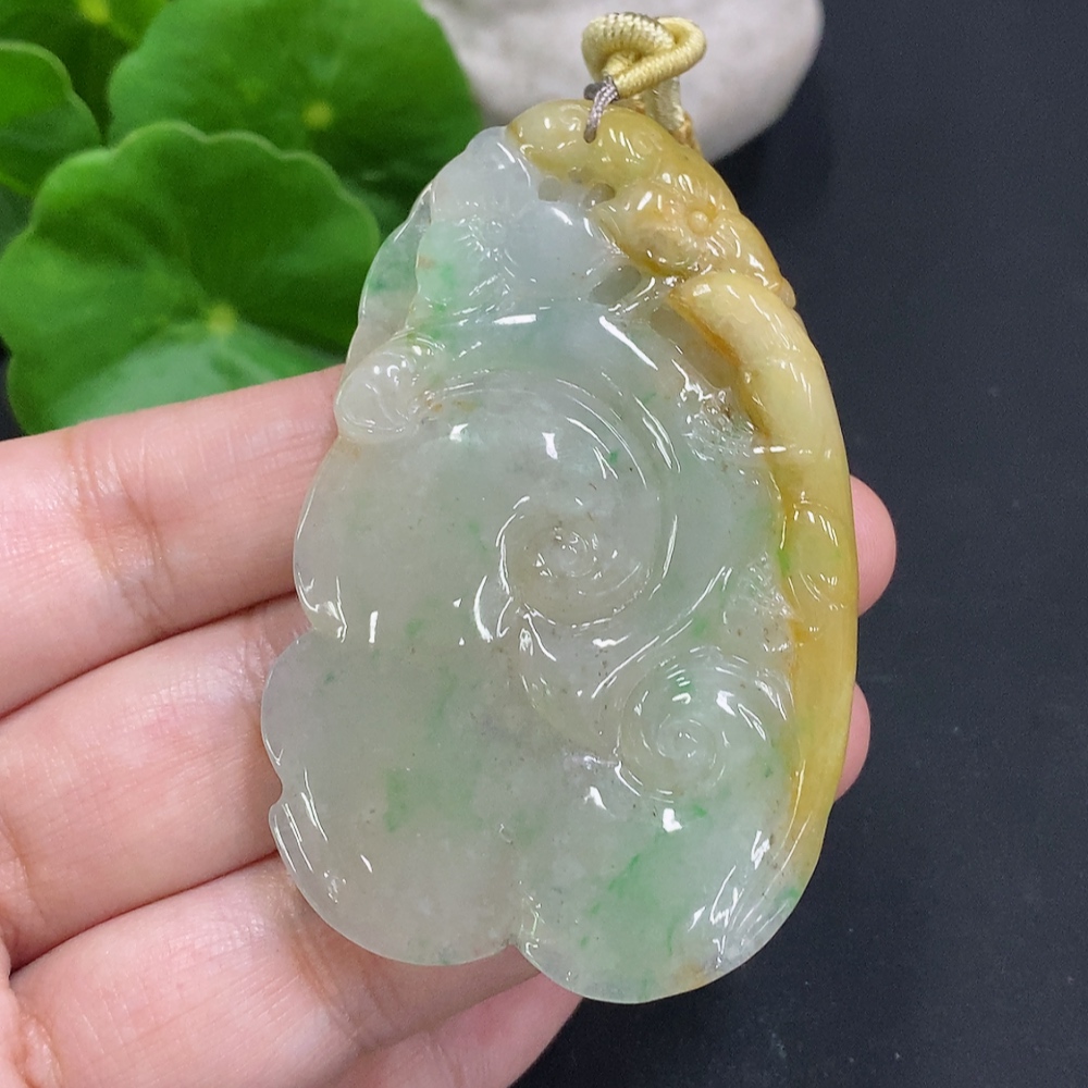 F32740746 Jadeite Ruyi Pendant Total weight including string approx. 32.7g (Color origin undetermined)