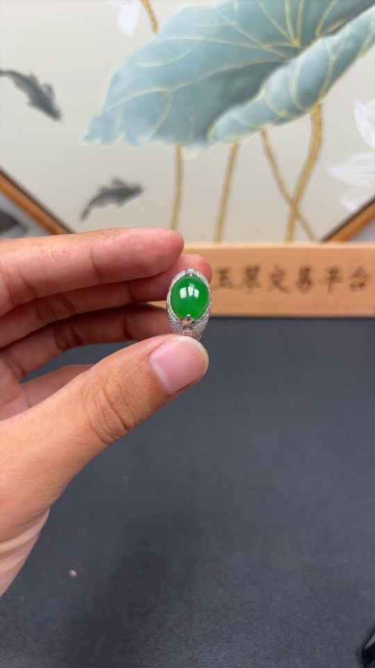 F29419381 Jadeite Cabochon Ring 18k Gold Total Weight Approx. 6.8g Size 22 with Diamond Accents