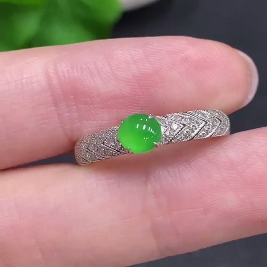 F33942207 Jadeite Cabochon Ring 18k Gold Total Weight Approx. 2.5g Size 16 Accented with Diamonds