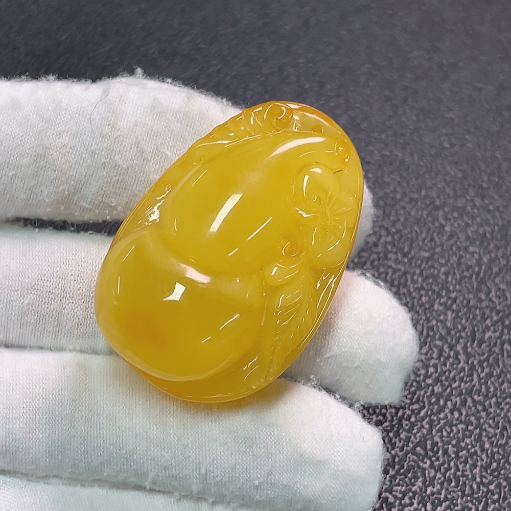 C33923423 Amber Beeswax Pendant Coated Total Weight Approx. 17.68g