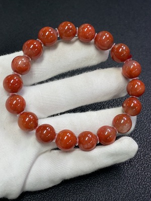 C31578315 South Red Agate Bracelet approx. 10.9mm total weight approx. 36.95g visible organic matter