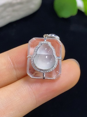 F46564505 翡翠葫芦镶嵌吊坠  18k金镶 配珠非A 配镶钻石 货品总重约4g