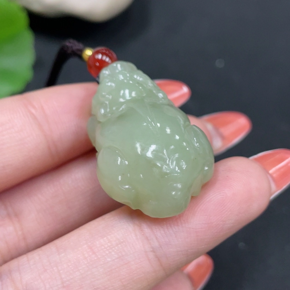 H34053560 Hetian Jade Pendant Pi Xiu