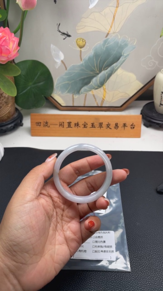 F33920309 Jadeite Round Bangle, Total Weight Approximately 32.5g, Color Origin of Yellow Part Undetermined, Size 52.4