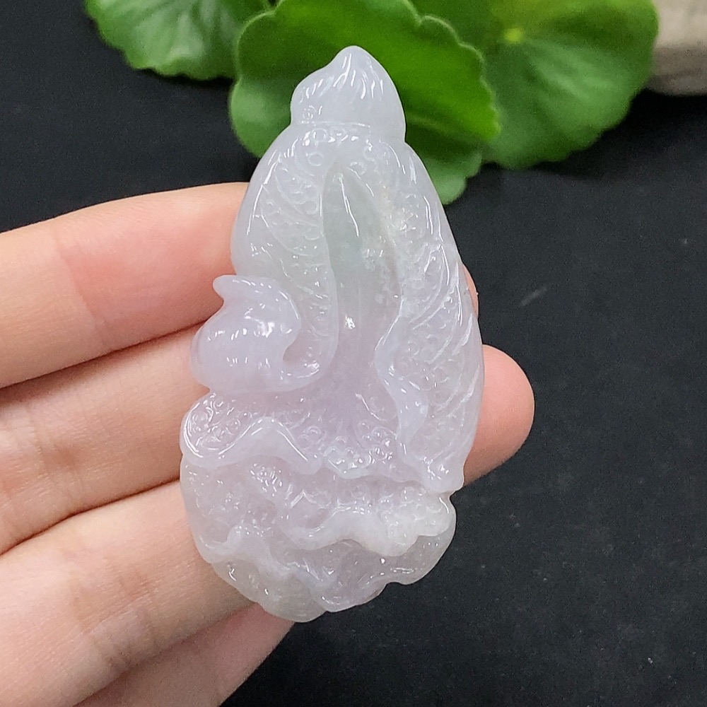 F35089898 Jadeite cabbage pendant, total weight approximately 22.8g