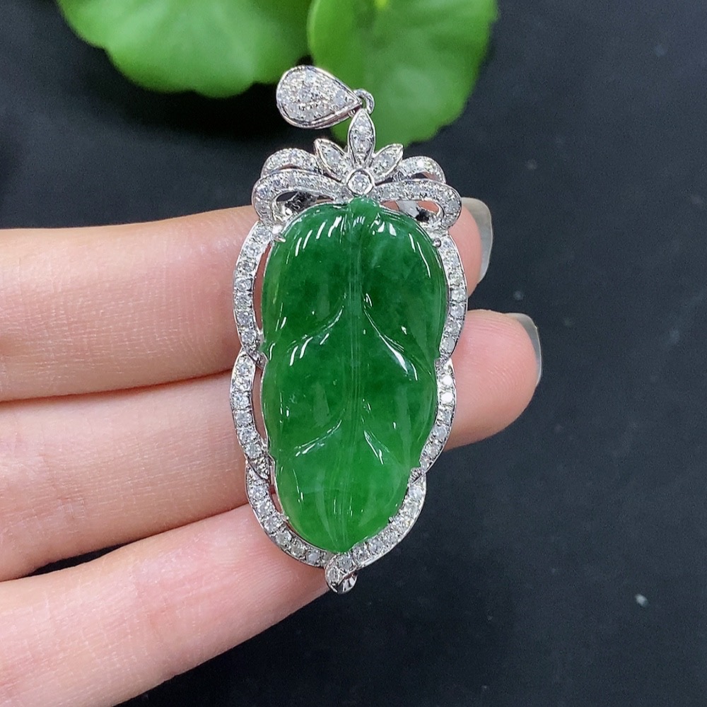 F28280469 Jadeite Leaf Inlay Pendant 18K Gold Total Weight Approx.10.69g With Diamond Accents