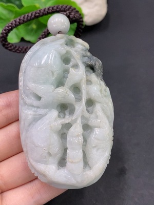 F28189546 翡翠年年有余挂件 货品总重量约190.4克（含绳重）